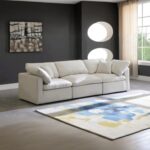 كنبة بثلاثة مقاعد خشب زان و قماش قطيفة - بيج