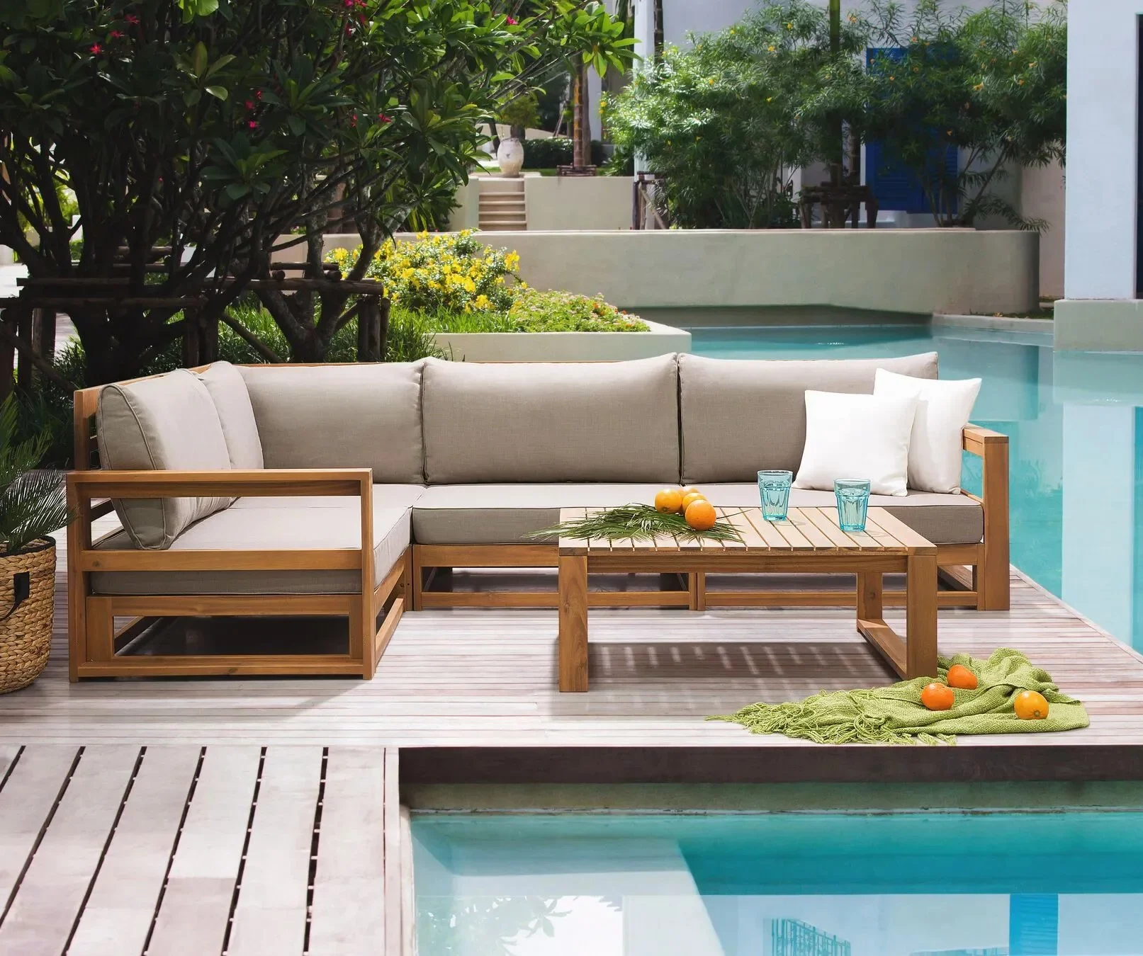 2_8cd895df-f3c0-4c4f-b9b4-f5a6a4c06cc6 ركنة خشب زان أحمر بتصميم عصري لحدائقك وتراساتك - الصورة 1