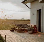 ⁦ركنة خشب زان أحمر بتصميم عصري لحدائقك وتراساتك⁩ - الصورة ⁦4⁩